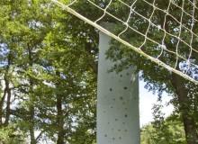Kletterwand und Volleyballfeld - Klassenfahrt Herberge Bahra